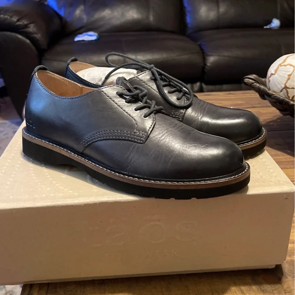 Taos mens dress shoe